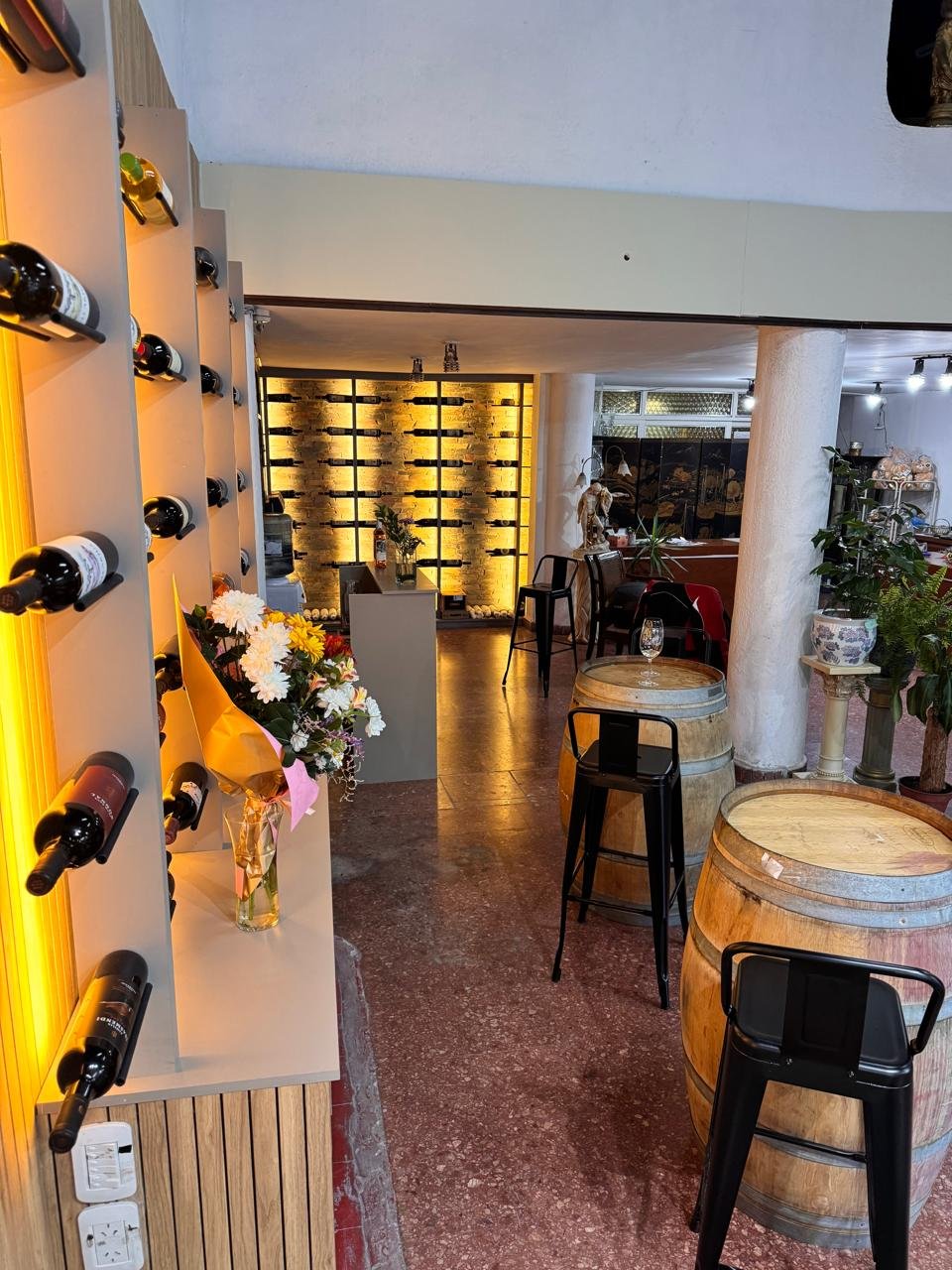 Regalo con vinos y flores en Cava Imperial